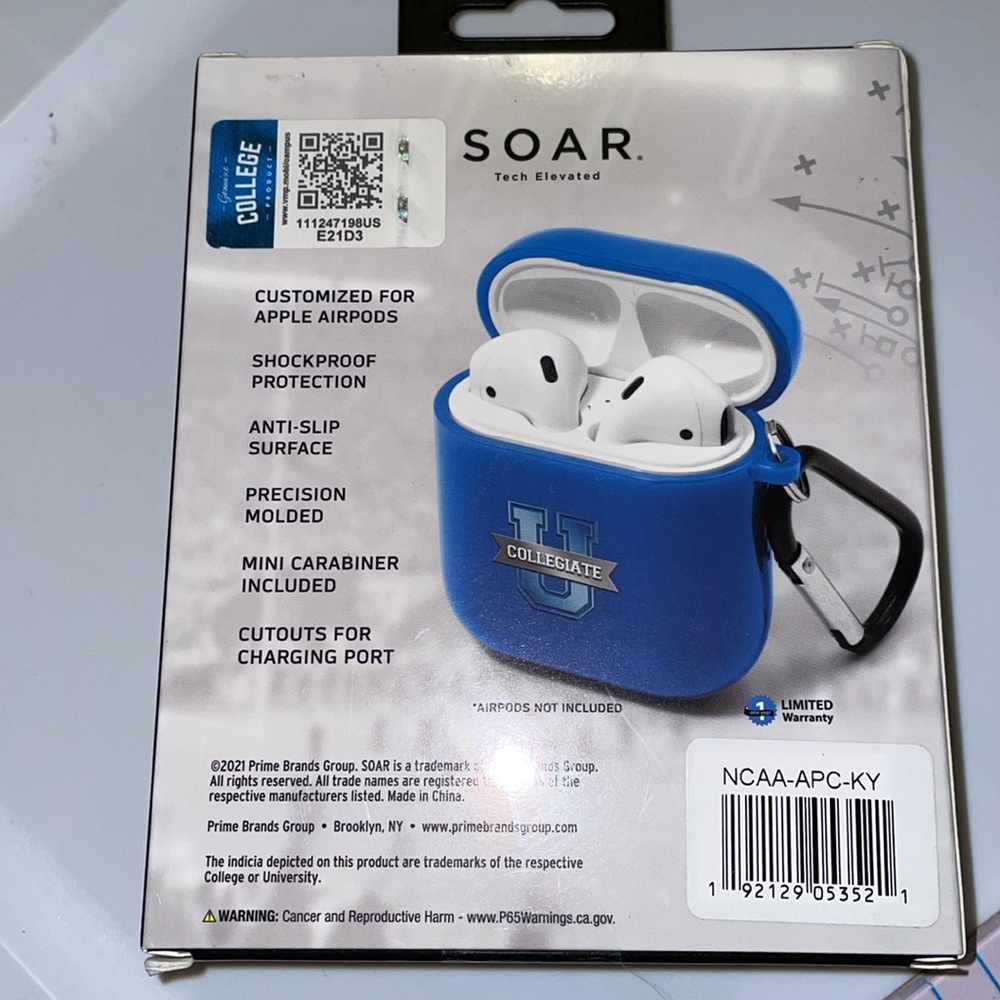 UK Kentucky Wildcats protective shell case Apple AirPod case only Collegate NWT - Picture 3 of 3